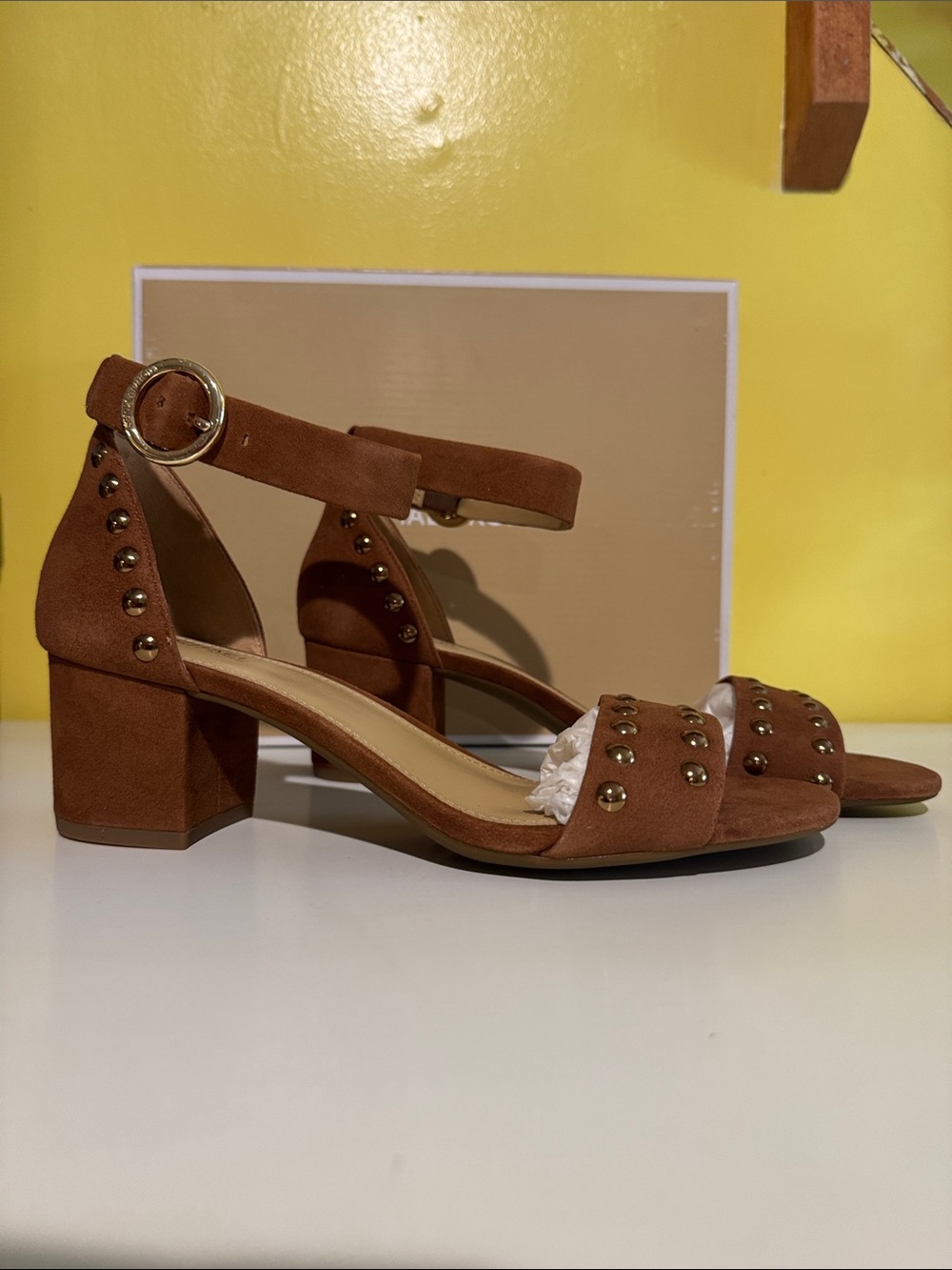 NIB Michael Kors suede sandals size 8. - Picture 2 of 4